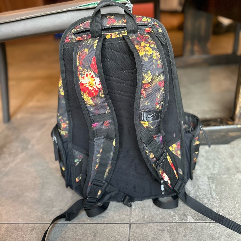 Nike Black Floral Backpack - Picture 3 of 7